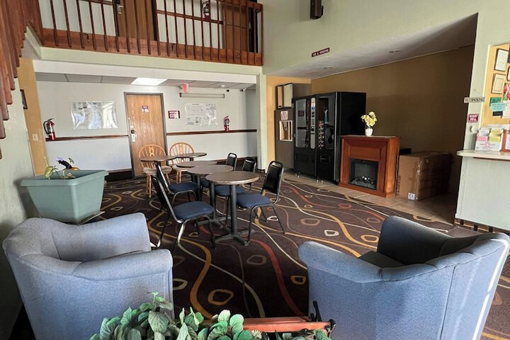 Deluxe Inn