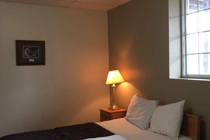 Room 42 of 75