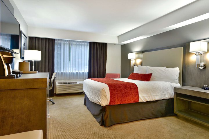 Room 17 of 38