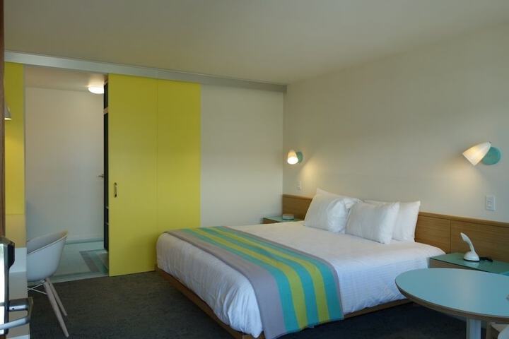 Room 40 of 85