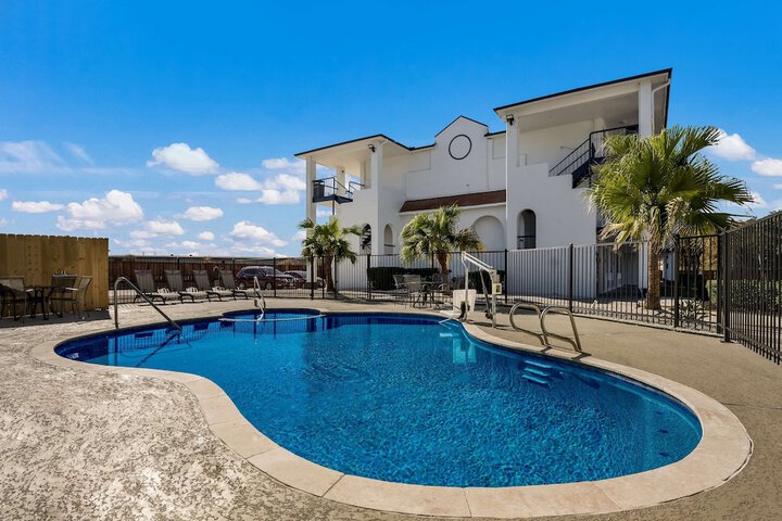 Pool 4 of 33