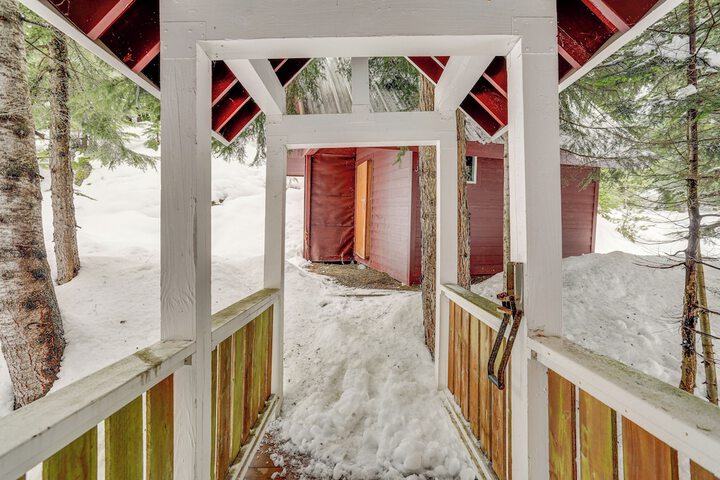 Snoqualmie Pass Cabin w / Deck: Walk to Ski Lift