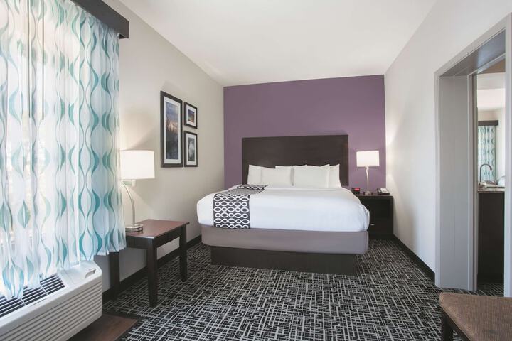 Room 17 of 33