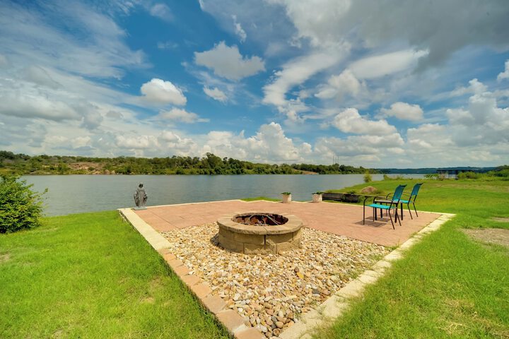 Cozy Casita & Cabana on Lake Marble Falls!