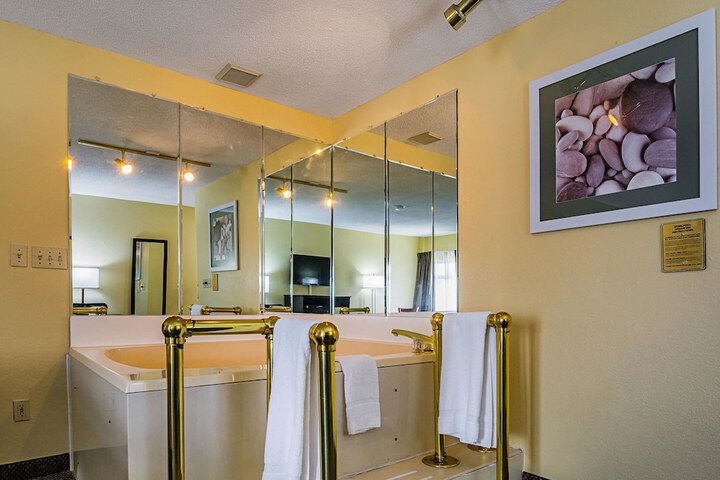 Quality Inn & Suites Greensburg I-74