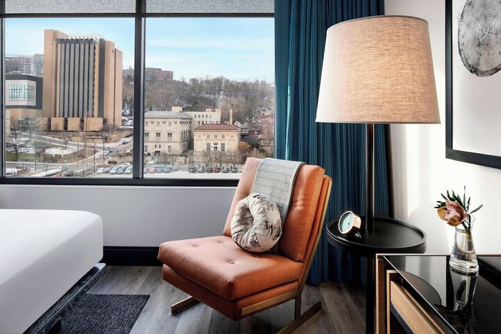 The Oaklander Hotel Autograph Collection