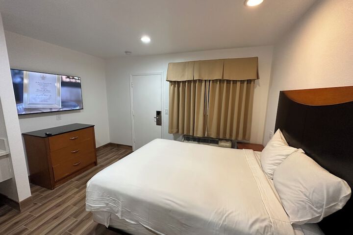 Room 18 of 82