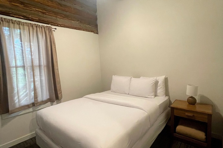 Hanging Horn Lakeside Resort