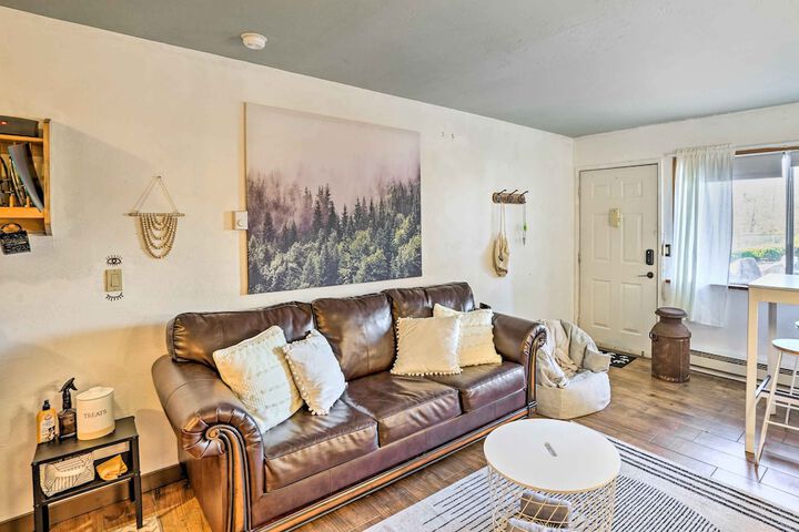 First-floor Hunter Condo 1 Mi to Slopes!