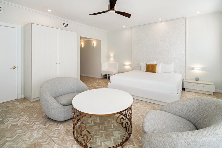 Room 43 of 94