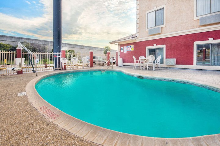 Pool 6 of 28