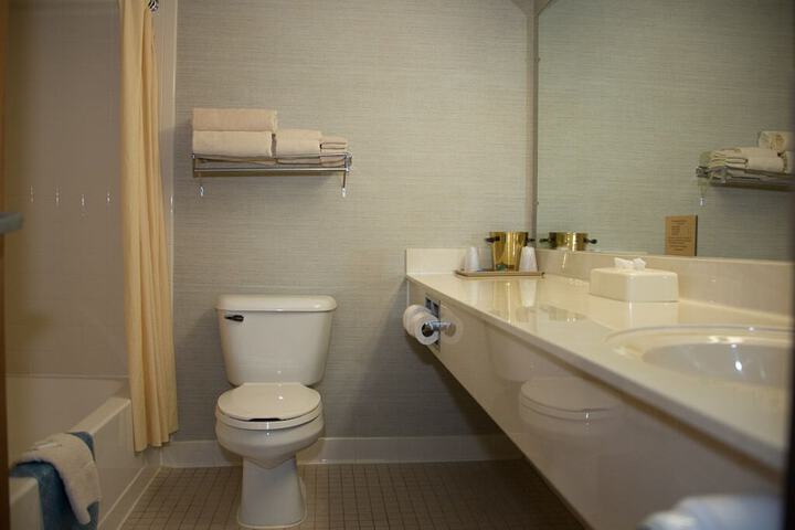 Room 33 of 64
