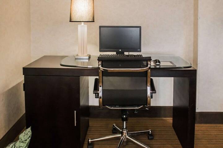Business Center 23 of 23