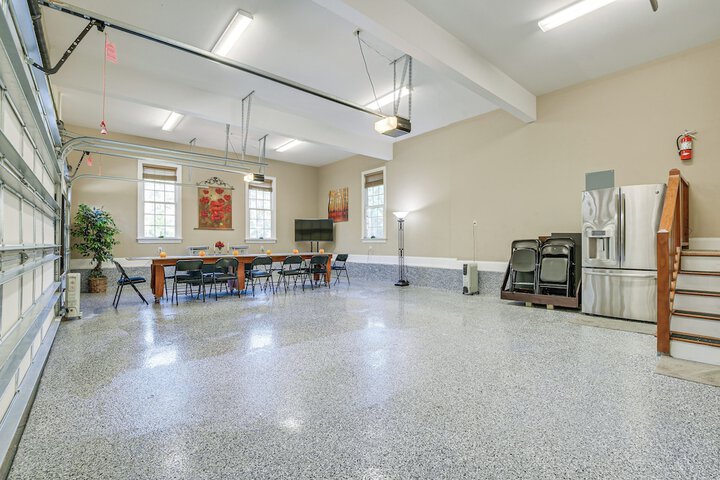 Luxury Estate: Game Room & Pickleball Court