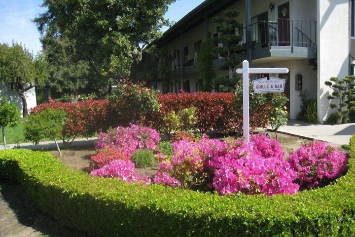 Hotel Exterior 40 of 51