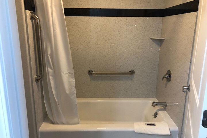 Room 9 of 27