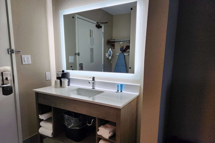 Room 16 of 41