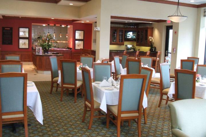 Dining 51 of 56
