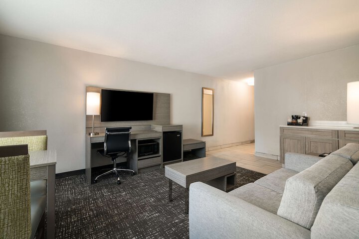 Room 33 of 45