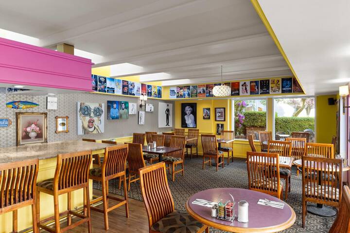 Royal Scot Hotel & Suites Trademark Collection by Wyndham