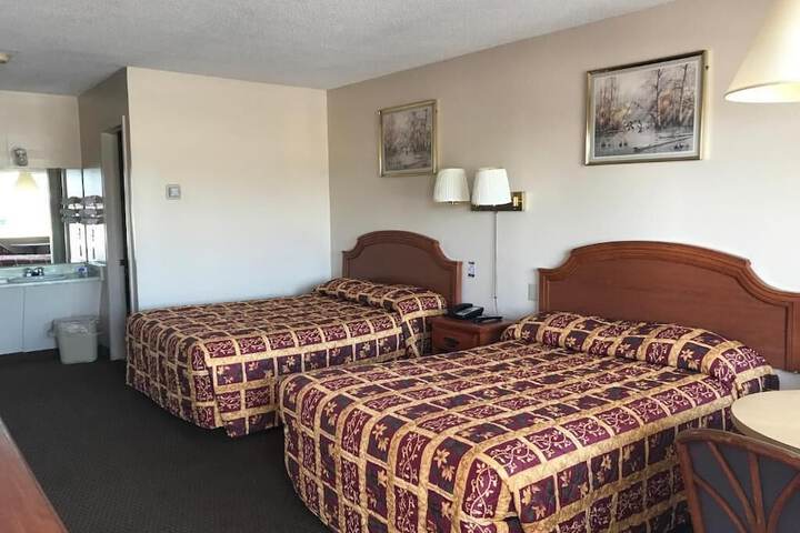 Room 16 of 28