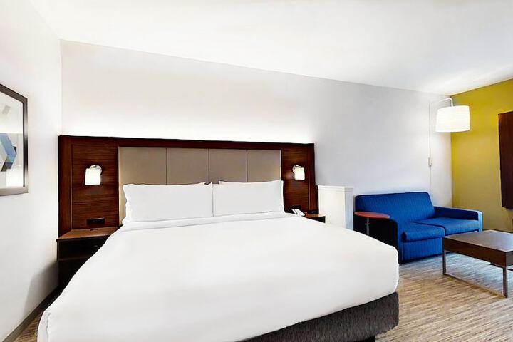Room 11 of 25