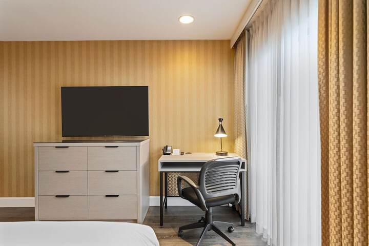 Room 28 of 71