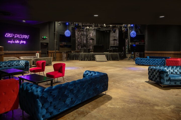 Lounge 18 of 25