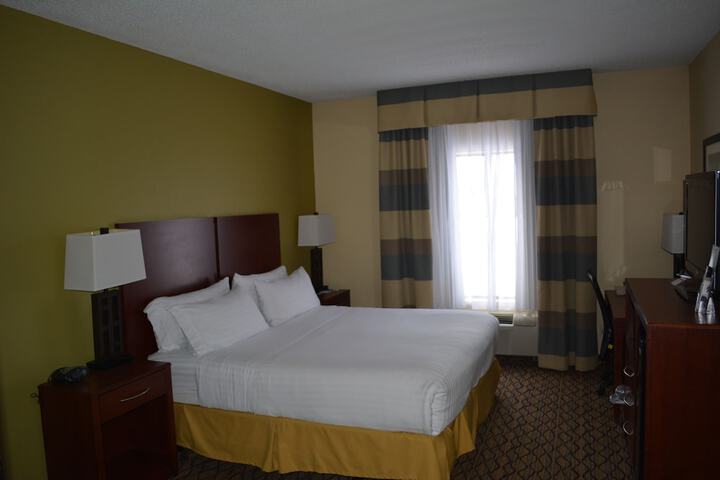Holiday Inn Express & Suites Lancaster by IHG