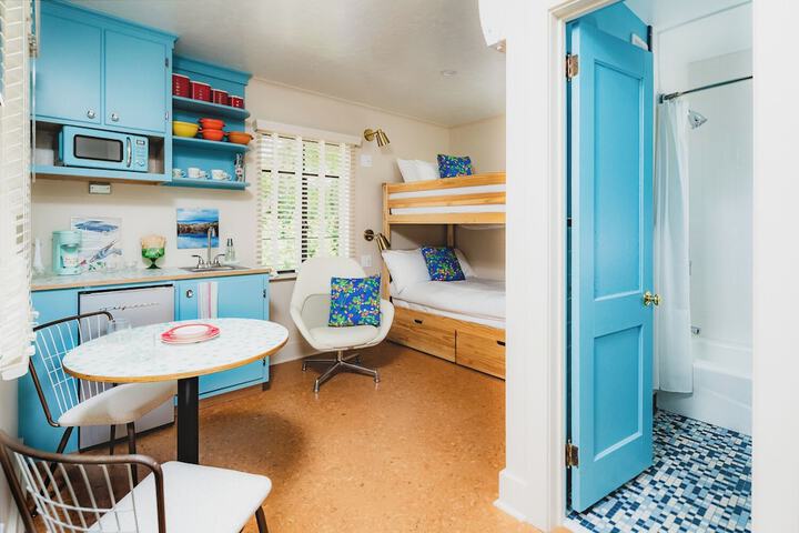 Room 40 of 102