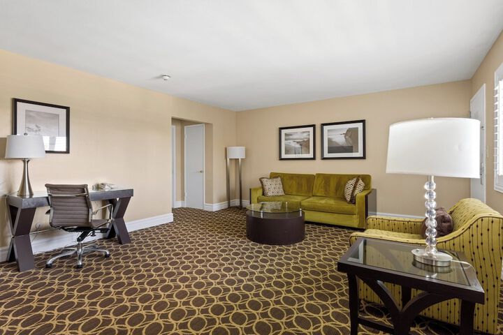 Room 140 of 161