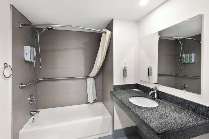 Best Western Luxbury Inn Fort Wayne
