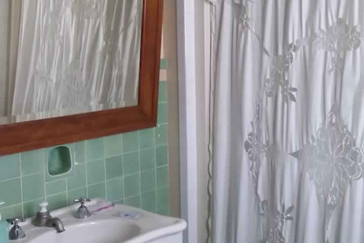 Chestnut Charm Bed & Breakfast