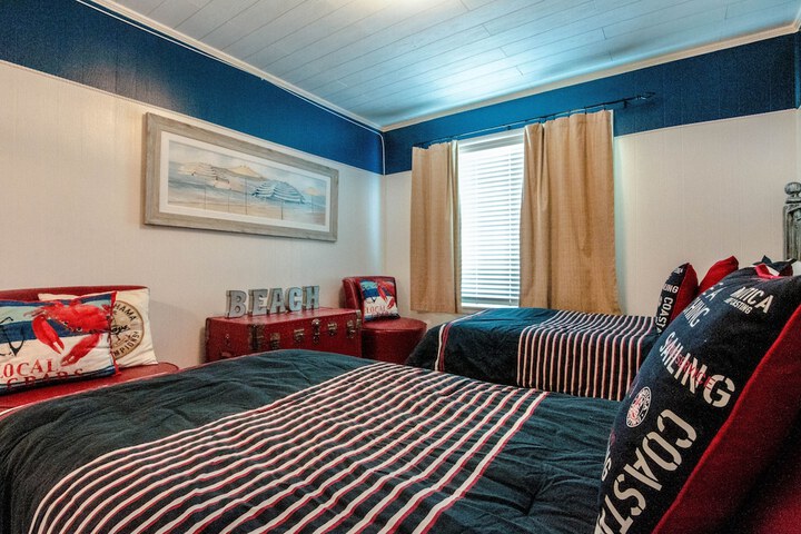 Room 16 of 36