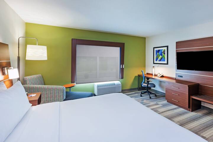 Room 27 of 47