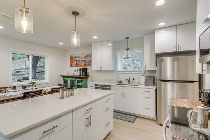 Near Rivers & Boating: Home w / Hot Tub in Longview