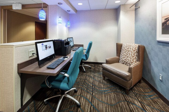 Business Center 82 of 84