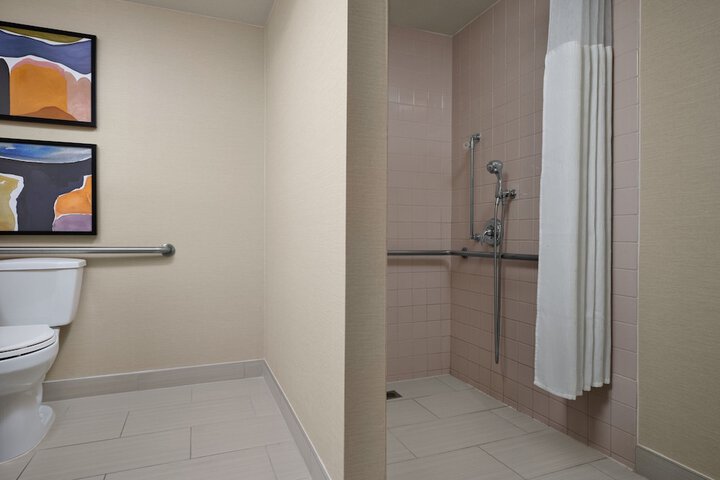 Room 34 of 76