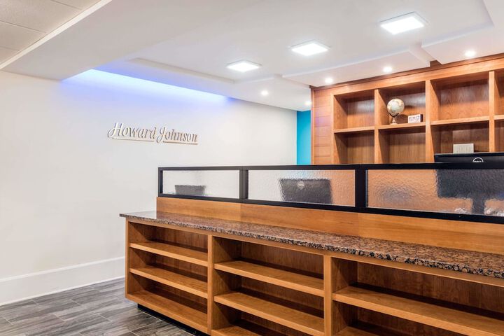 Howard Johnson by Wyndham Quincy / Boston