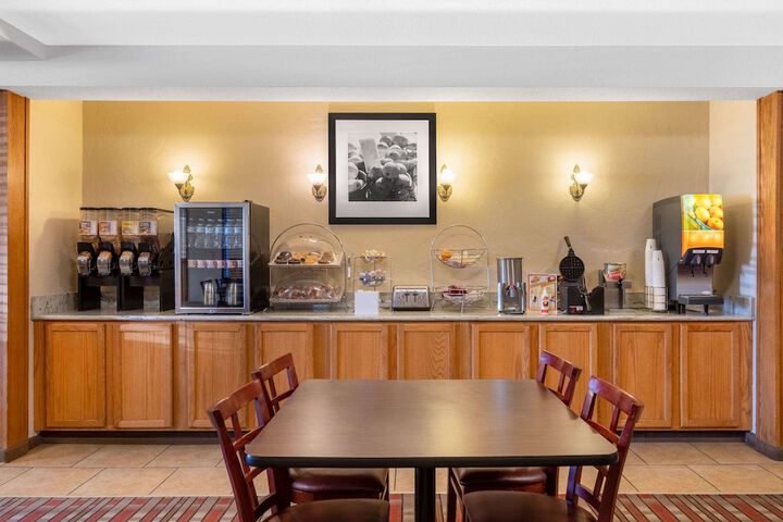 Breakfast/Coffee Service 18 of 25