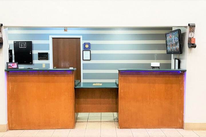 Star City Inn & Suites