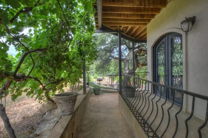 The Vineyard B & B at Lost Creek Ranch