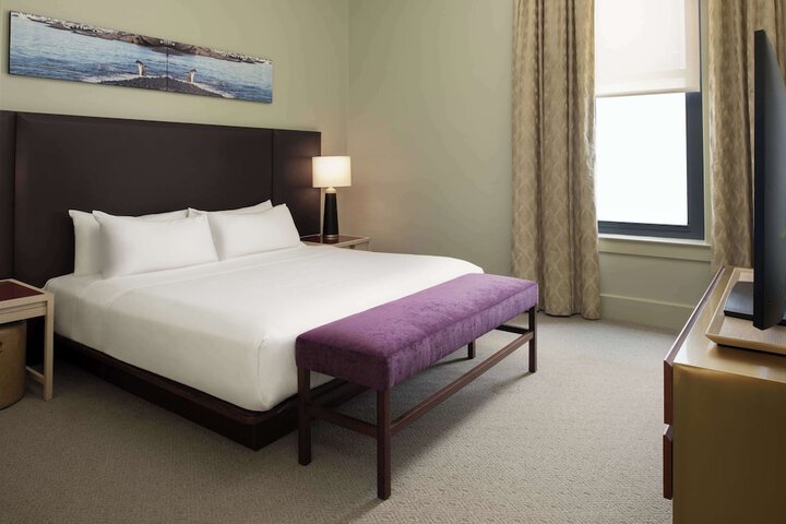 Room 32 of 51