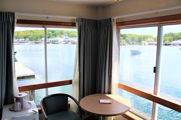 Tugboat Inn
