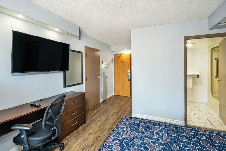 Room 16 of 36
