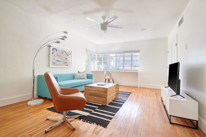 Lounge 60 of 62