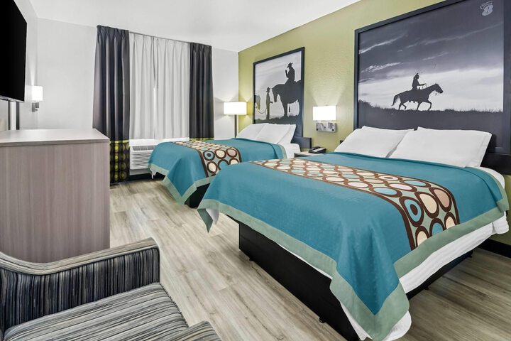 Super 8 by Wyndham Weatherford