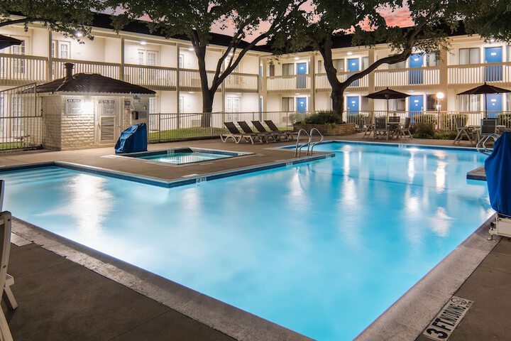 Pool 11 of 40