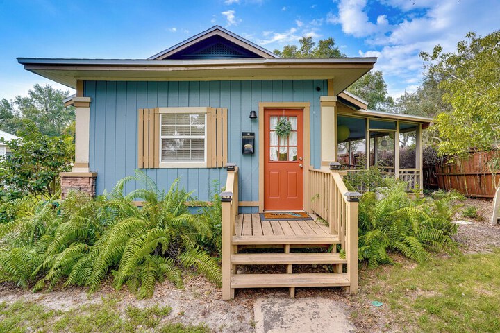 Lake Wales Vacation Rental w / Screened-in Porch!