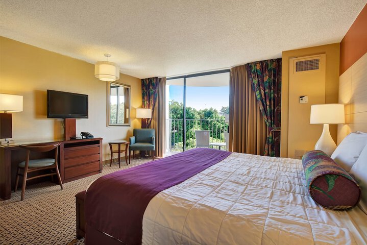 Hilo Hawaiian Hotel Trademark Collection by Wyndham